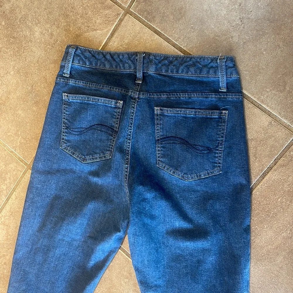 Like new Lee Low Rise Cropped Jeans!  8